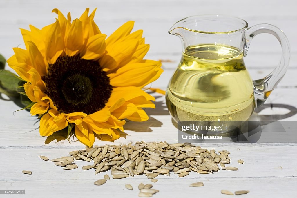 Sunflower seeds, sunflower oil and blossom