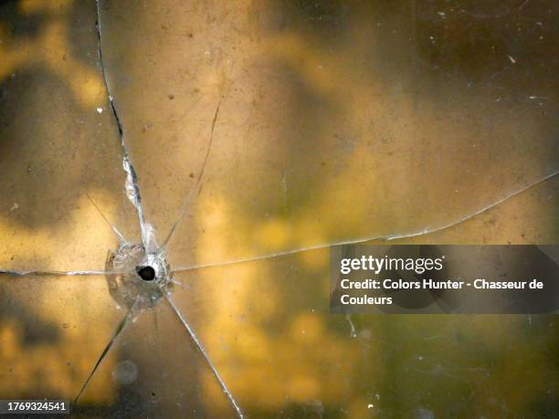 close-up of the glass of a window broken by an impact in paris, france - balao fotografías e imágenes de stock