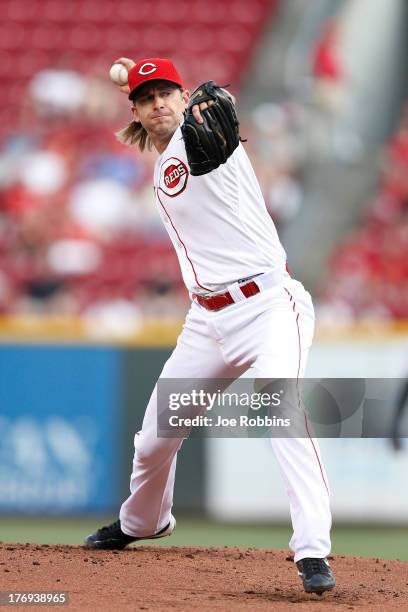 Bronson Arroyo of the Cincinnati Reds pitches against the Arizona Diamondbacks during the game at Great American Ball Park on August 19, 2013 in...