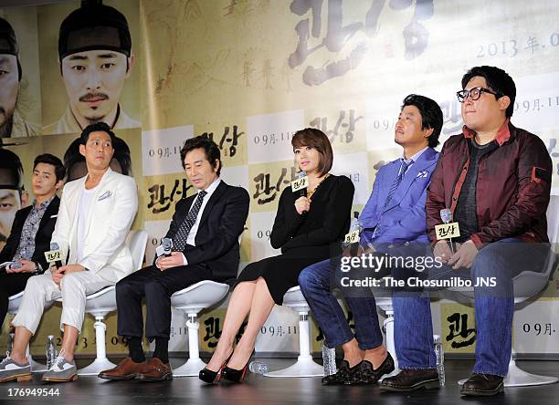 Jo Jeong-Seok, Lee Jung-Jae, BaeK Yoon-Sik, Kim Hye-Soo, Song Kang-Ho and director Han Jae-lim attend the 'The Face Reader' press conference at...