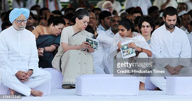 Prime Minister Manmohan Singh, Congress leader and Chairperson of the National Advisory Council Sonia Gandhi, Robert Vadra , Miraya Vadra, Priyanka...