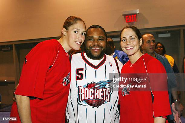 Rebecca Lobo of the Houston Comets, Comedian Anthony Anderson and Sue Bird of the Seattle Storm pose for a photo prior to the Celebrity Game at the...