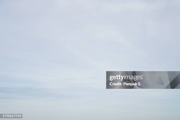 blue sky with cloud background nature - nublado imagens e fotografias de stock