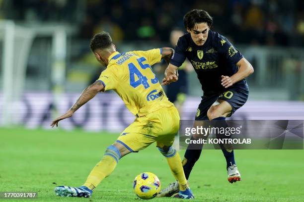 Frosinone's Argentinian midfielder Enzo Barrenechea challenges for the ball with Empoli's Italian forward Matteo Cancellieri during the Serie A...