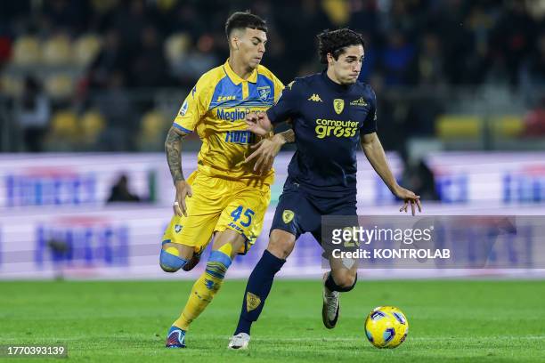 Frosinone's Argentinian midfielder Enzo Barrenechea challenges for the ball with Empoli's Italian forward Matteo Cancellieri during the Serie A...