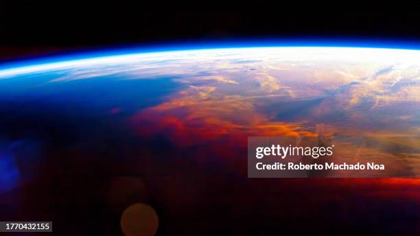 planet earth horizon - stratosphere stock pictures, royalty-free photos & images