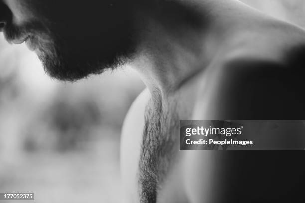fecha de corte del mundo - hairy chest fotografías e imágenes de stock