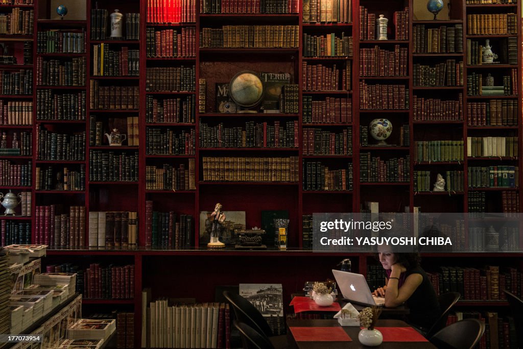 BRAZIL-LITERATURE-SECOND-HAND-BOOKS