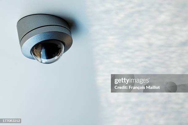 surveillance - bewakingscamera stockfoto's en -beelden