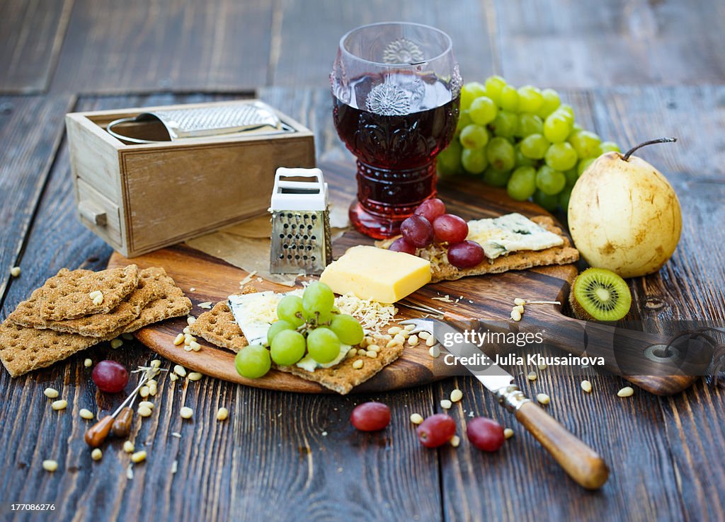 Breakfast with crackers and fruits