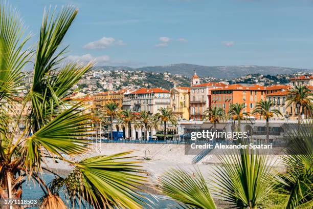 promenade des anglais and nice old town, french riviera, france - プロムナーデザングレ ストックフォトと画像