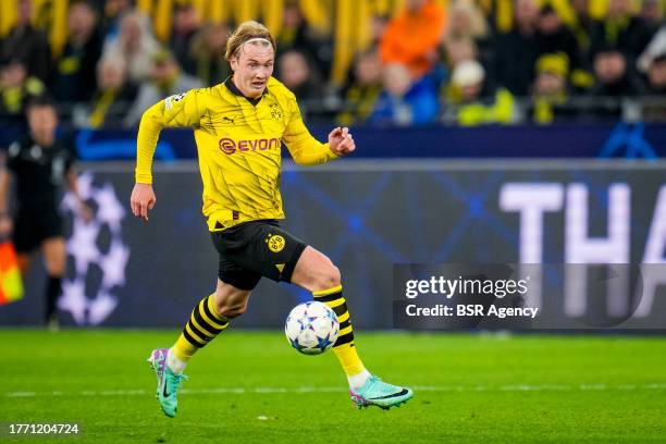 Julian Brandt of Borussia Dortmund dribbles with the ball during the UEFA Champions League Group F match between Borussia Dortmund and Newcastle...
