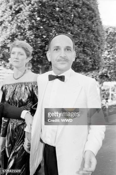 Alison Sutcliffe and Ben Kingsley attend the 55th Academy Awards at the Dorothy Chandler Pavillion in Los Angeles, California, on April 11, 1983.