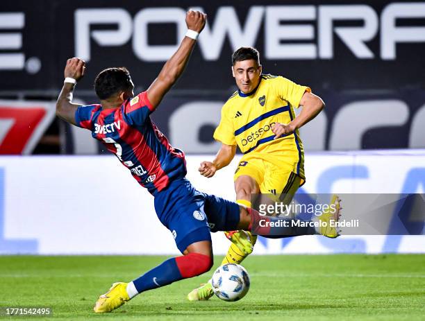 Miguel Merentiel of Boca Juniors kicks the ball to score the team's first goal during a match between San Lorenzo and Boca Juniors as part of Group B...