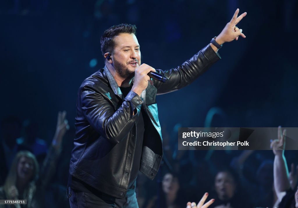 Luke Bryan performs onstage at The 57th Annual CMA Awards at News Luke Bryan performs onstage at The 57th Annual CMA Awards at News