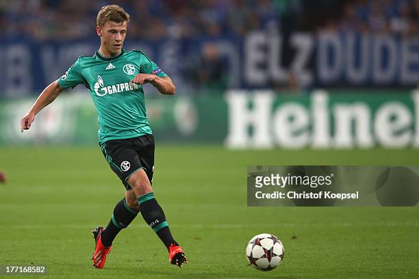 Max Meyer of Schalke runs with the ball during the UEFA Champions League Play-off first leg match between FC Schalke 04 and PAOK Saloniki at...