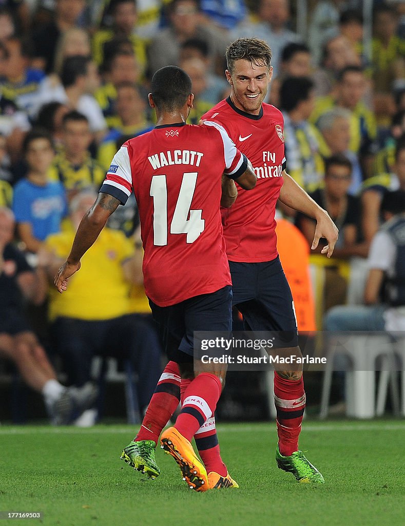 Fenerbahce SK v Arsenal - UEFA Champions League Play-offs: First Leg