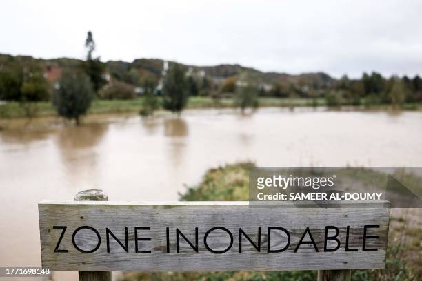 This photograph shows a sign reading "flood zone" next to the river L'Aa in Blendecques, northern France, on November 9, 2023. The Pas-de-Calais...