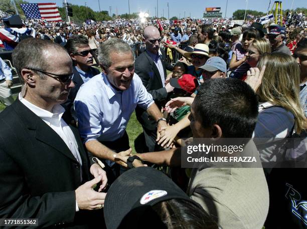 209 Us Campaign George W Bush American Flags Stock Photos, High-Res ...