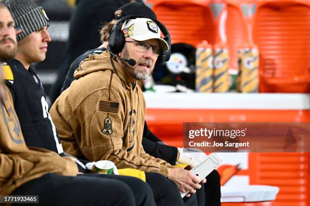 Pittsburgh Steelers offensive coordinator Matt Canada looks on from the sidelines in the first half against the Tennessee Titans at Acrisure Stadium...