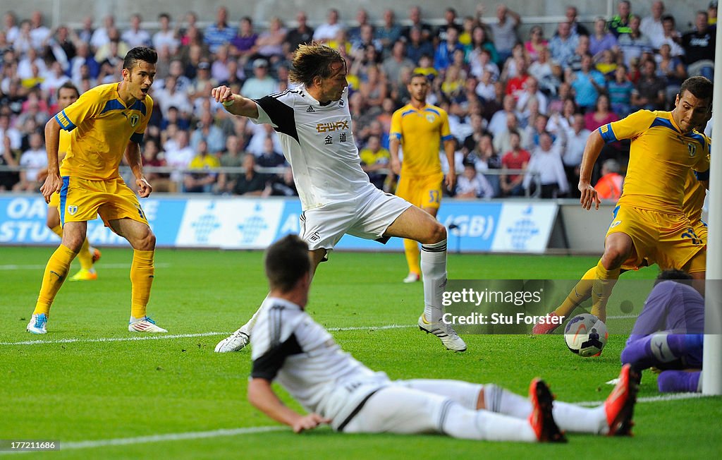 Swansea City v FC Petrolul Ploiesti - UEFA Europa League Play-Offs: First Leg