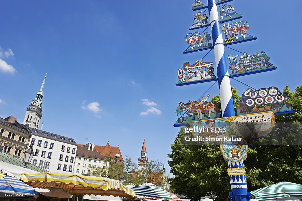 Viktualienmarkt, Munich with its maypole