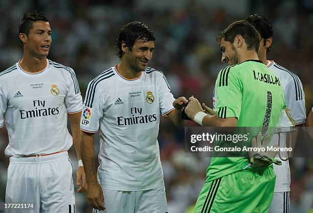 Goalkeeper Iker Casillas of Real Madrid CF gives the captain armband to Raul prior to start the Santiago Bernabeu Trophy match between Real Madrid CF...