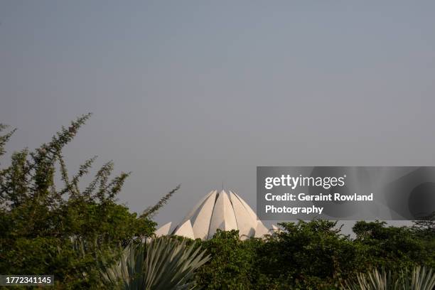 lotus temple, new delhi - lotus temple new delhi stock pictures, royalty-free photos & images