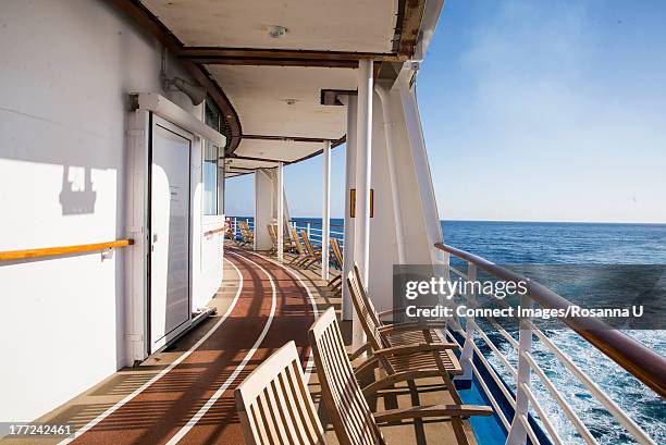 deck of cruise ship at sea, falmouth, jamaica - kreuzfahrtschiff stock-fotos und bilder