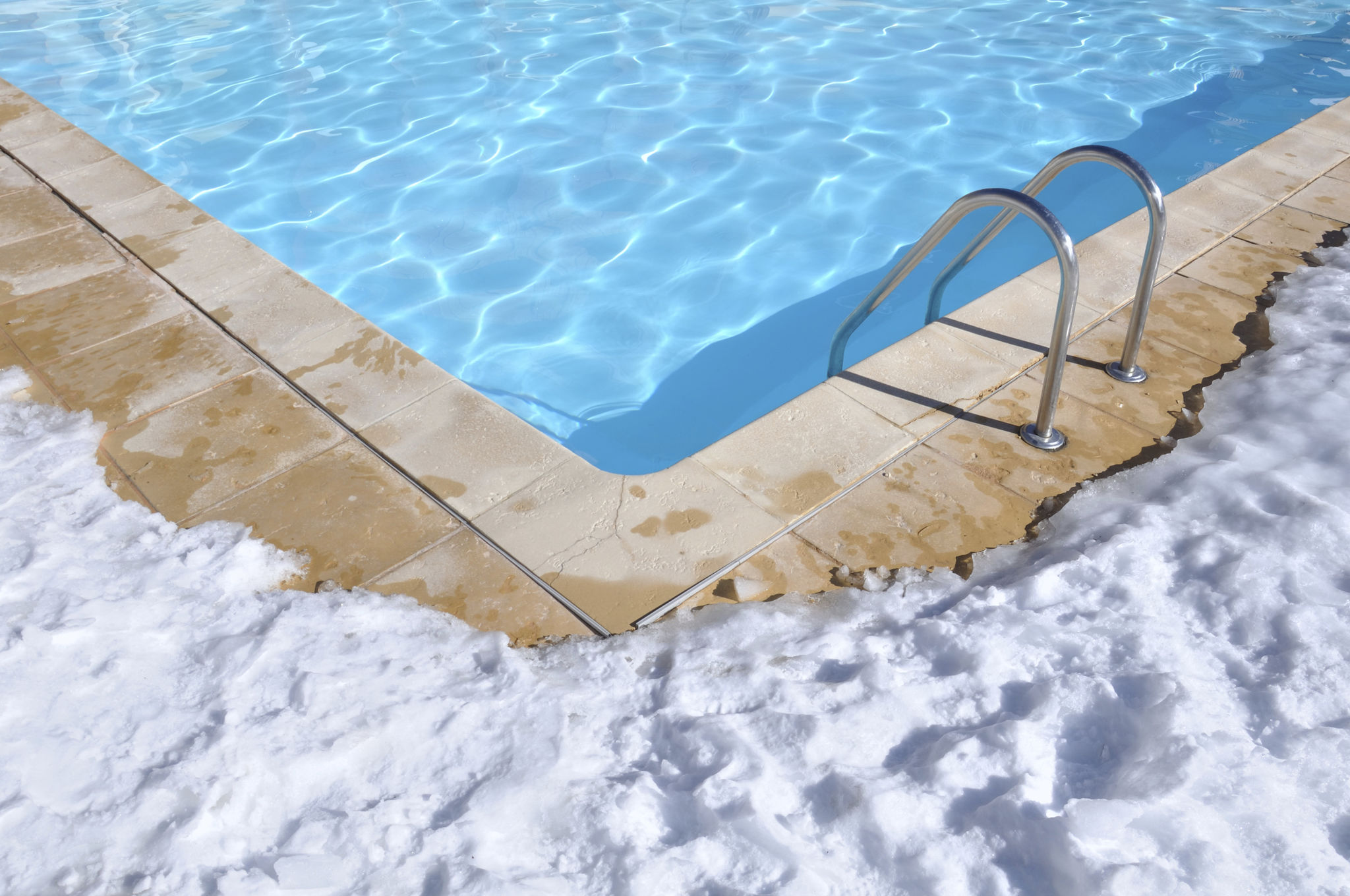 pool winter