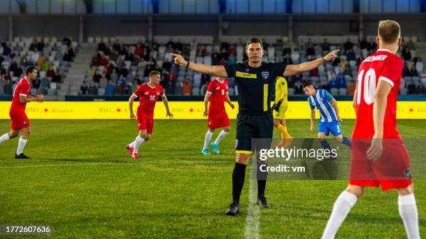 Referree Sign 3,002 Referee Sign Stock Photos, High-Res Pictures, and Images - Getty ...