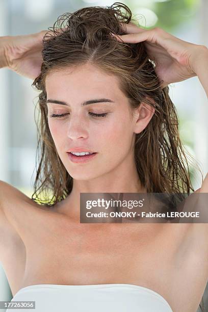 woman applying conditioner in her hair - gnugga bildbanksfoton och bilder