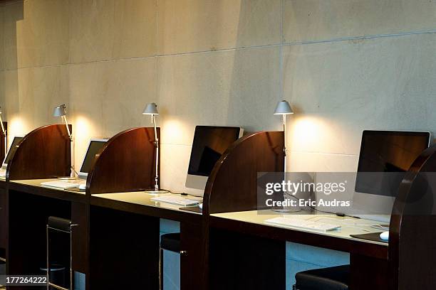 cyber cafe - internet cafe stock pictures, royalty-free photos & images