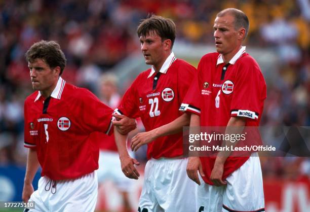 Football World Cup 1998, Scotland v Norway, Stig Inge Bjornebye, Roar Strand and Staale Solbakken line up in a wall for Norway.