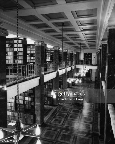 Interior view showing two floors of the Middle Temple Library, Middle Temple, one of the four Inns of Court, Temple, London, England, 7th November...