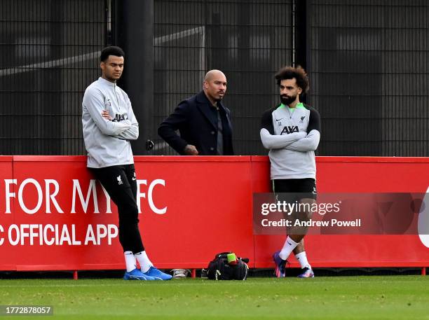 Mohamed Salah and Cody Gakpo of Liverpool with Nigel de Jong former professional footballer during a training session at AXA Training Centre on...