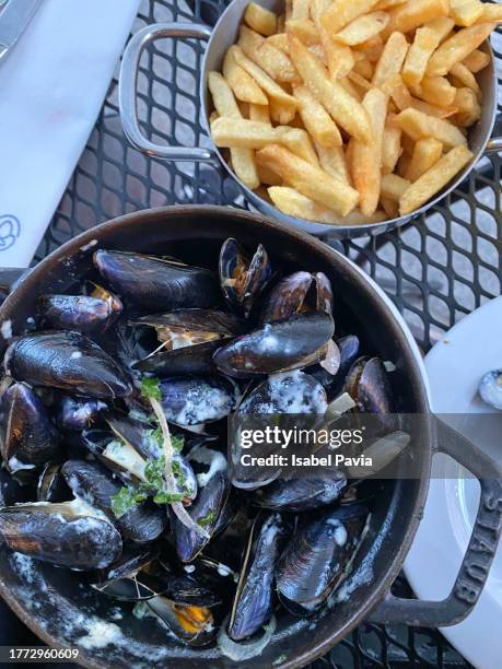 steamed mussels with french frites - fish market french stock pictures, royalty-free photos & images