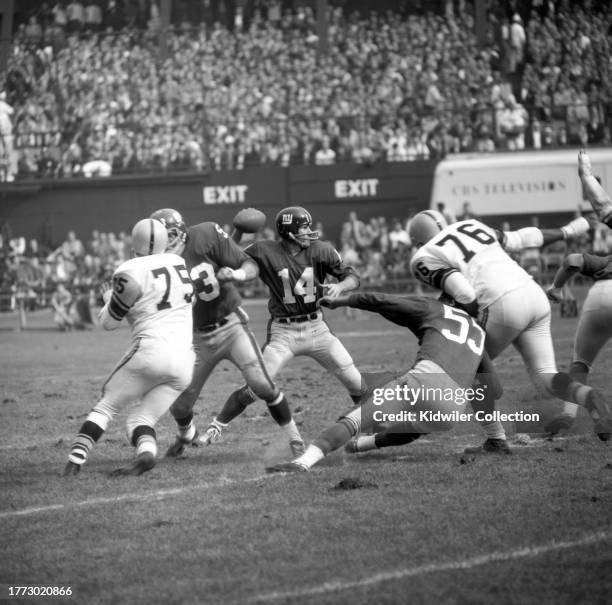 Tittle of the New York Giants throws a pass during a game against the Pittsburgh Steelers at Yankee Stadium on October 14, 1962 in New York, New York.