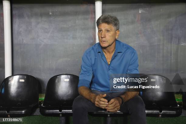 Renato Gaúcho coach of Gremio looks on prior the match between Botafogo and Gremio as part of Brasileirao 2023 at Sao Januario Stadium on November 9,...