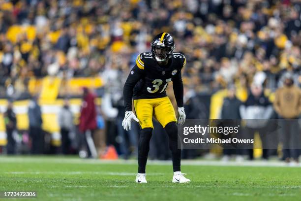 Keanu Neal of the Pittsburgh Steelers lines up during an NFL football game between the Pittsburgh Steelers and the Tennessee Titans at Acrisure...
