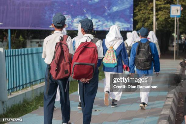 student back to school - indonésia imagens e fotografias de stock