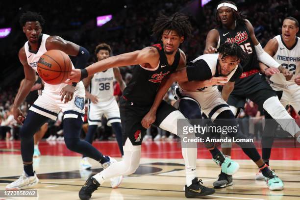 Shaedon Sharpe of the Portland Trail Blazers, center, and Ziaire Williams of the Memphis Grizzlies, right, chase after a loose ball in the third...