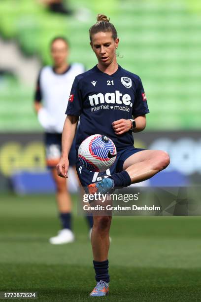 Elise Kellond-Knight of the Victory warms up prior to the A-League Women round three match between Melbourne Victory and Adelaide United at AAMI Park...