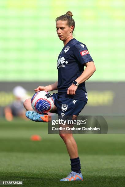 Elise Kellond-Knight of the Victory warms up prior to the A-League Women round three match between Melbourne Victory and Adelaide United at AAMI Park...
