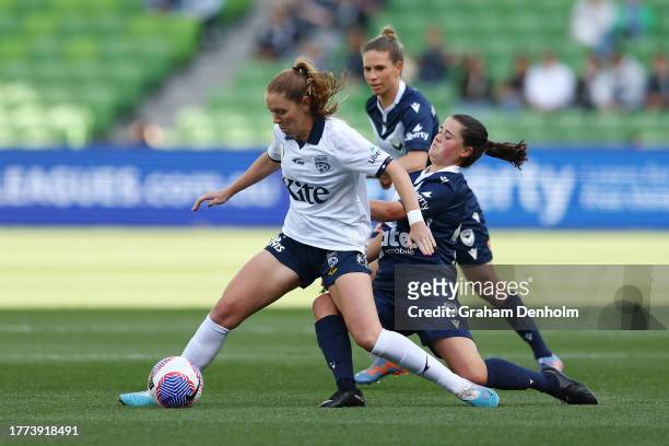 Hannah Blake of Adelaide United in action during the A-League Women round three match between Melbourne Victory and Adelaide United at AAMI Park on...
