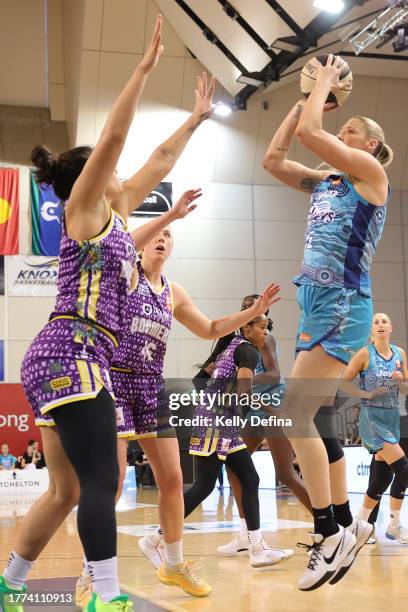 Lauren Jackson of the Flyers shoots during the round one WNBL match between Southside Flyers and Melbourne Boomers at State Basketball Centre, on...