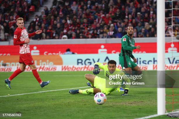 Alassane Plea of Borussia Moenchengladbach scores the team's second goal past goalkeeper Noah Atubolu during the Bundesliga match between Sport-Club...