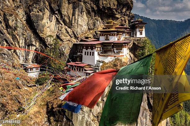 taktshang goemba (tiger's nest monastery) - taktsang monastery stock pictures, royalty-free photos & images