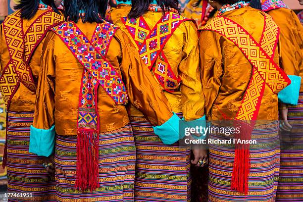 women wearing kera - bután fotografías e imágenes de stock