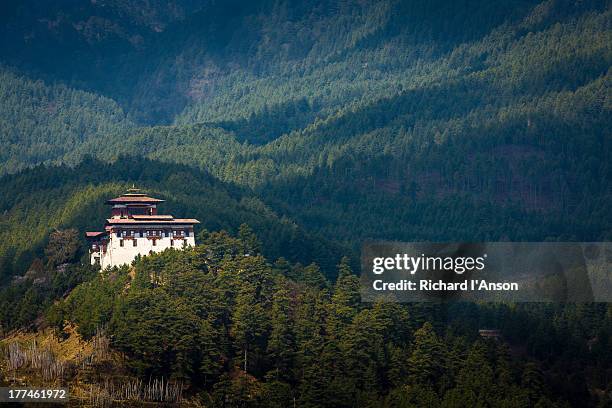 jakar dzong - bumthang stock-fotos und bilder